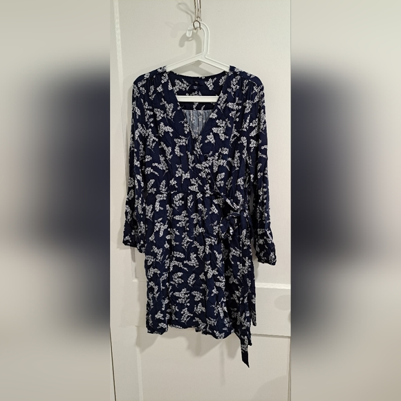 Gap Long Sleeve Surplice Faux Wrap Blue and White Floral Print Dress Size Medium - Picture 1 of 9